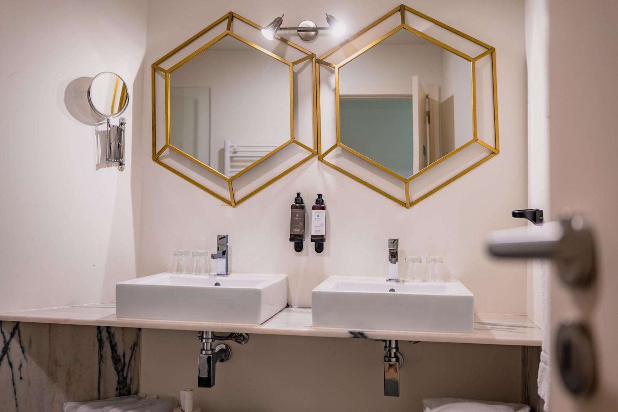 Family Room with Interior View,1697950110:JPEG